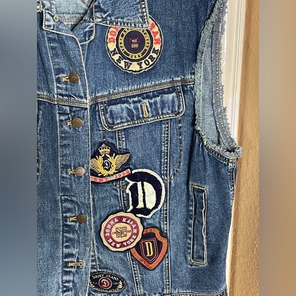 VINTAGE 92’ designer Donna Karan NY unique denim Felt Letterman vest Size 12 - Picture 8 of 12